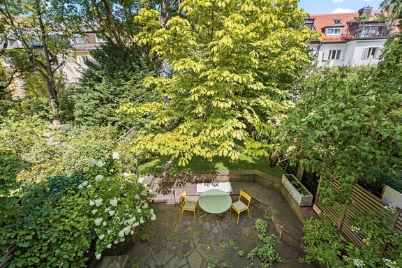 A garden with mature trees in the heart of Schwabing
