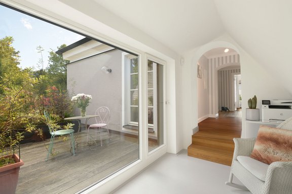 Roof terrace between main house and garage