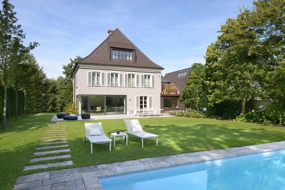 Well-kept south-west garden