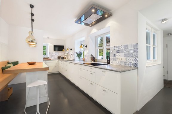 High quality fitted kitchen with breakfast area