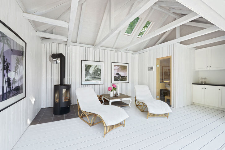 Poolhaus mit Sauna und Kaminofen