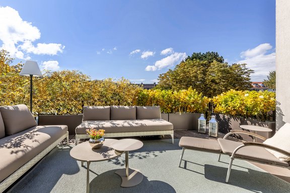 ... angrenzender Westterrasse