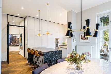 Wohnküche mit Balkonzugang