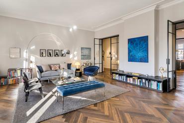 Hochklassig modernisiertes 5-Zimmer-Altbau-Juwel in historischem Stadtpalais