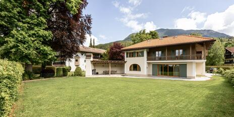 Hochklassig sanierte Landhaus-Villa mit traumhaftem Blick auf die Zugspitze
