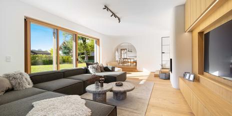 High-class renovated country house villa with a fantastic view of the Zugspitze