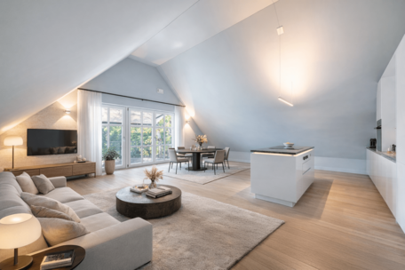 High-class 3-room apartment from 2021 with airy penthouse ambience within walking distance of the lake