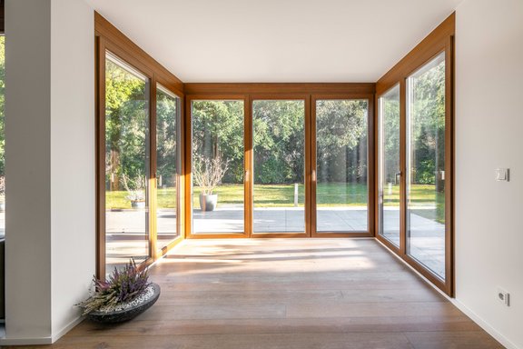 Essplatz im Glas-Erker