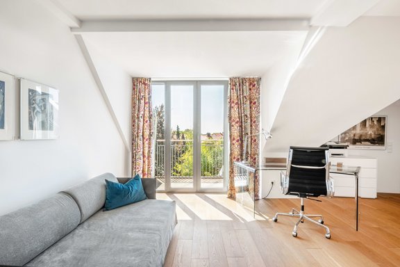 Arbeitszimmer mit Duschbad