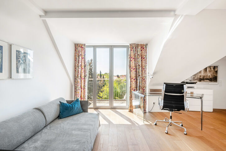 Arbeitszimmer mit Duschbad