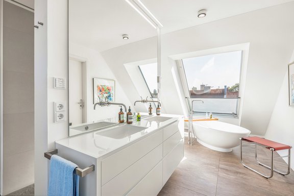 Lichterfüllte Wellness-Oase