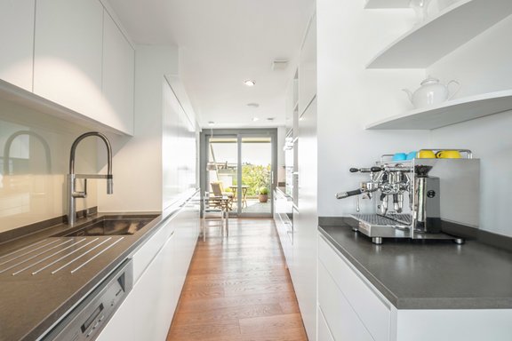 Edle Schreiner-Einbauküche