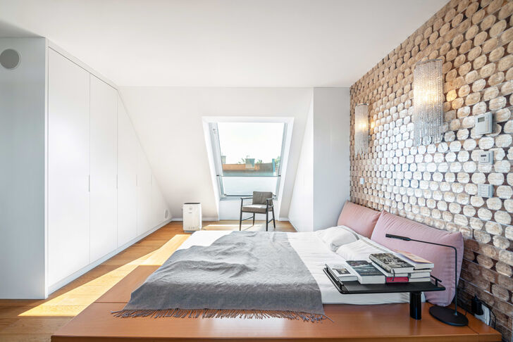Schlafzimmer mit Einbauten
