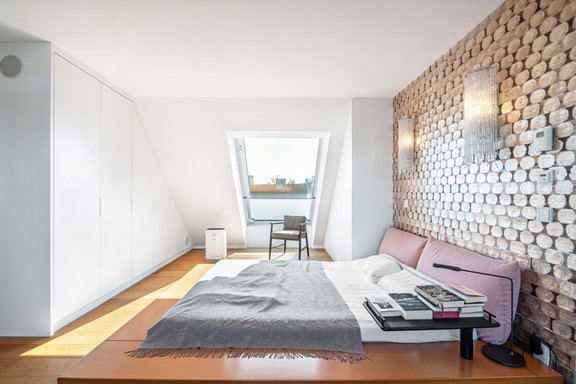 Schlafzimmer mit Einbauten