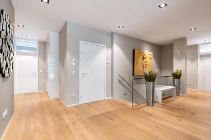 Eingangsbereich mit praktischen Einbauschränken