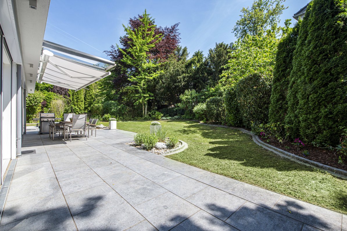 Dreamlike south garden