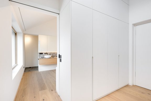 Ankleide mit Maßeinbauten