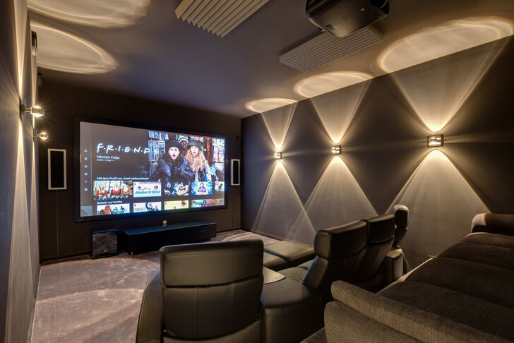 Voll ausgestattetes Heimkino