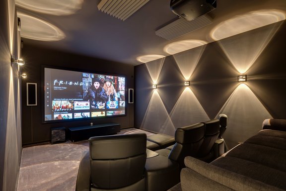 Voll ausgestattetes Heimkino