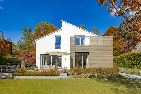 Hochklassiges Architektenhaus mit traumhaftem Garten und Wärmepumpe in Bestlage