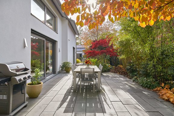 Grill-Terrasse nach Westen