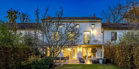 Hochklassiges Design-Stadthaus mit großzügigem Raumangebot und traumhaftem Südgarten