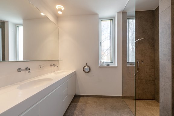 Kinderbad mit Dusche