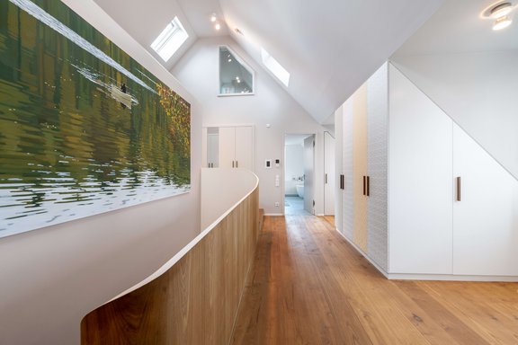 Masteretage mit Einbauten