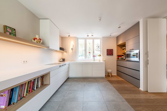 Küche mit Schreinereinbauten