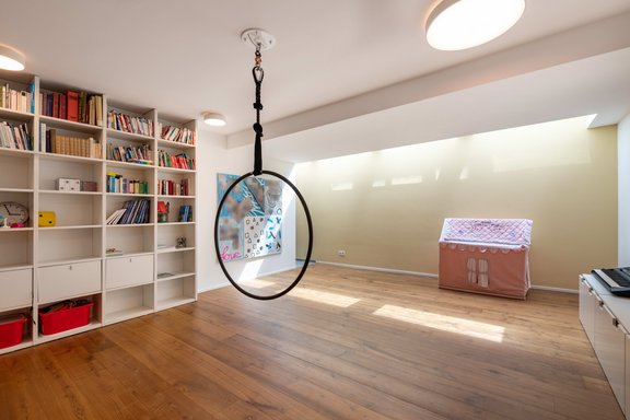 Helles Gäste-/Arbeitszimmer