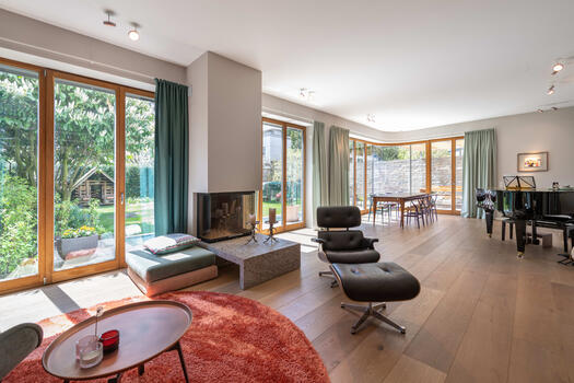 Oak floorboards and glass fronts