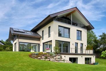 Hochklassiges neuwertiges Familiendomizil mit Einliegerwohnung und herrlichem Alpenblick