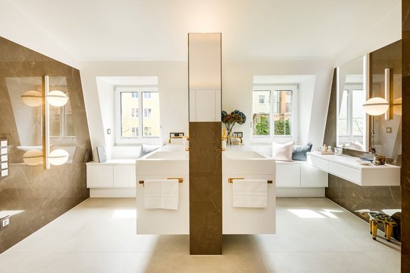 Elegantes Masterbad von 2019