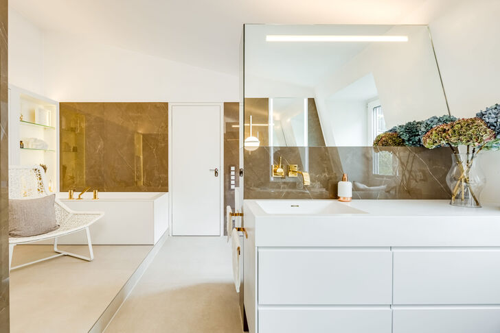 Elegantes Masterbad von 2019