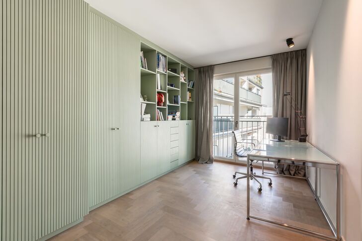 Arbeitszimmer mit Maßeinbauten