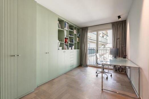 Arbeitszimmer mit Maßeinbauten