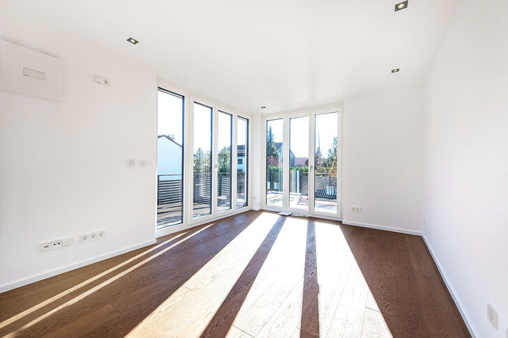 Kinderzimmer mit ca 18 m² angrenzendem Balkon