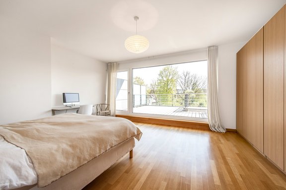 Schlafzimmer mit Dachterrassenzugang