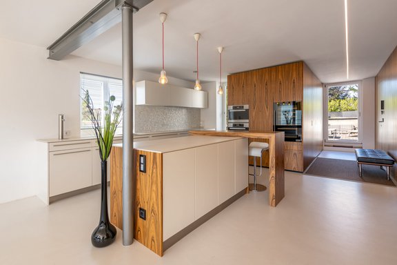 Nobly equipped fitted kitchen