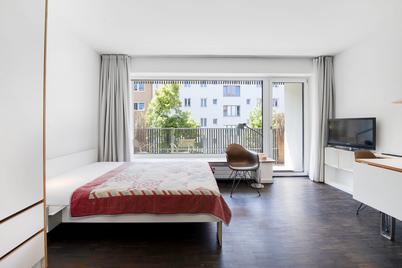 Hochwertig möbliertes 1-Zimmer-Apartment mit Südbalkon in Bestlage Schwabing