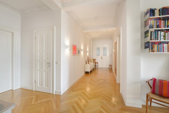 Geräumige Diele im Zentrum der Wohnung