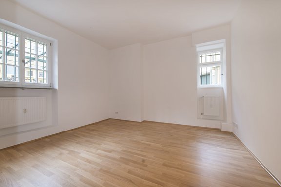 Schön geschnittenes Schlafzimmer