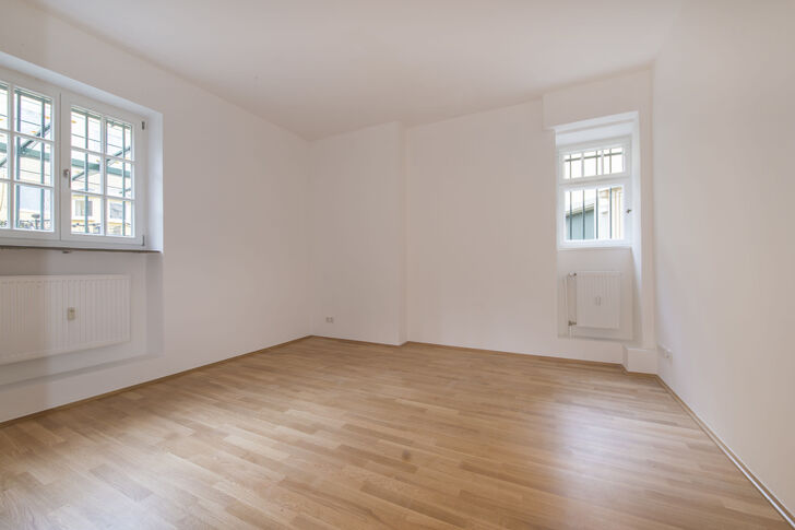 Schön geschnittenes Schlafzimmer