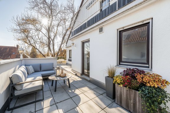 Terrasse (virtuell möbliert)