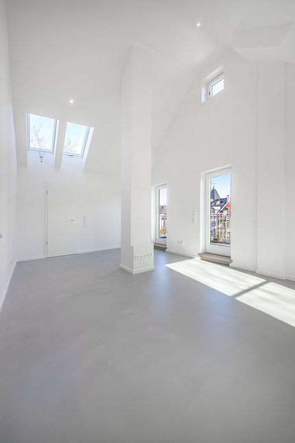 4th upper floor with room heights up to 4.40 m