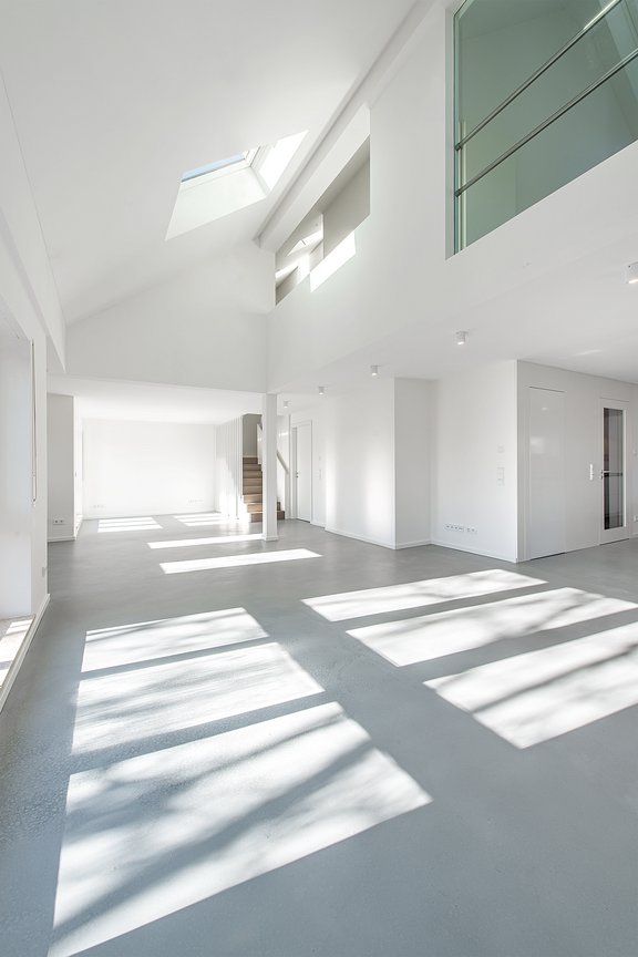 Licherfüllte Räumlichkeiten