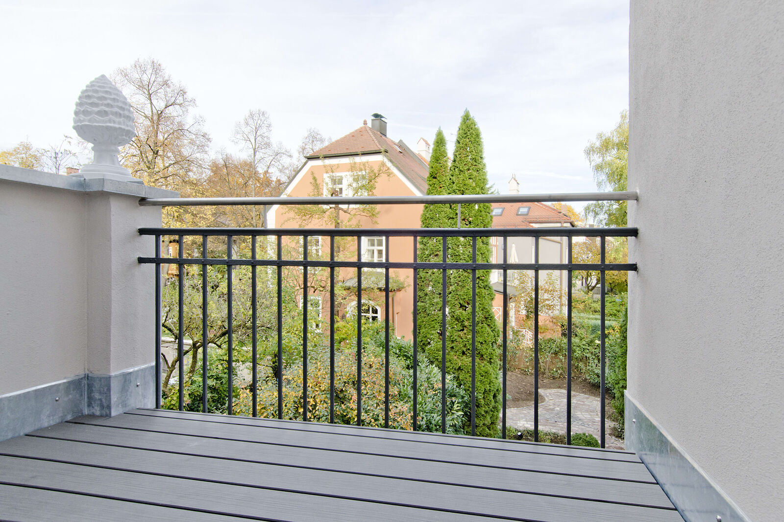 Balkon mit Blick in den Garten