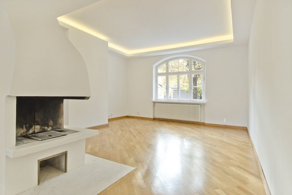 Wohnzimmer mit Kamin