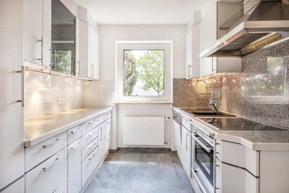 Fitted kitchen with brand appliances
