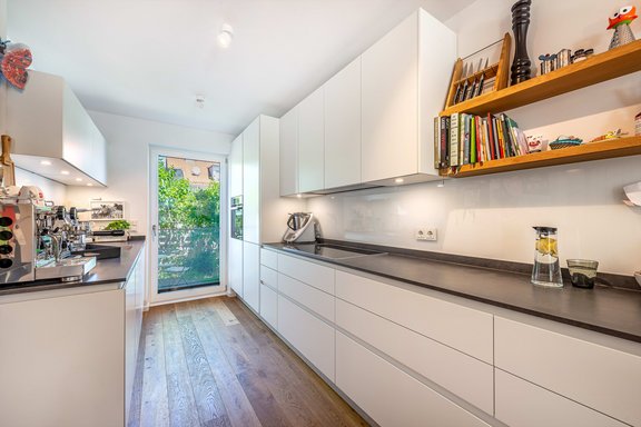 Küche mit Schreinerarbeiten